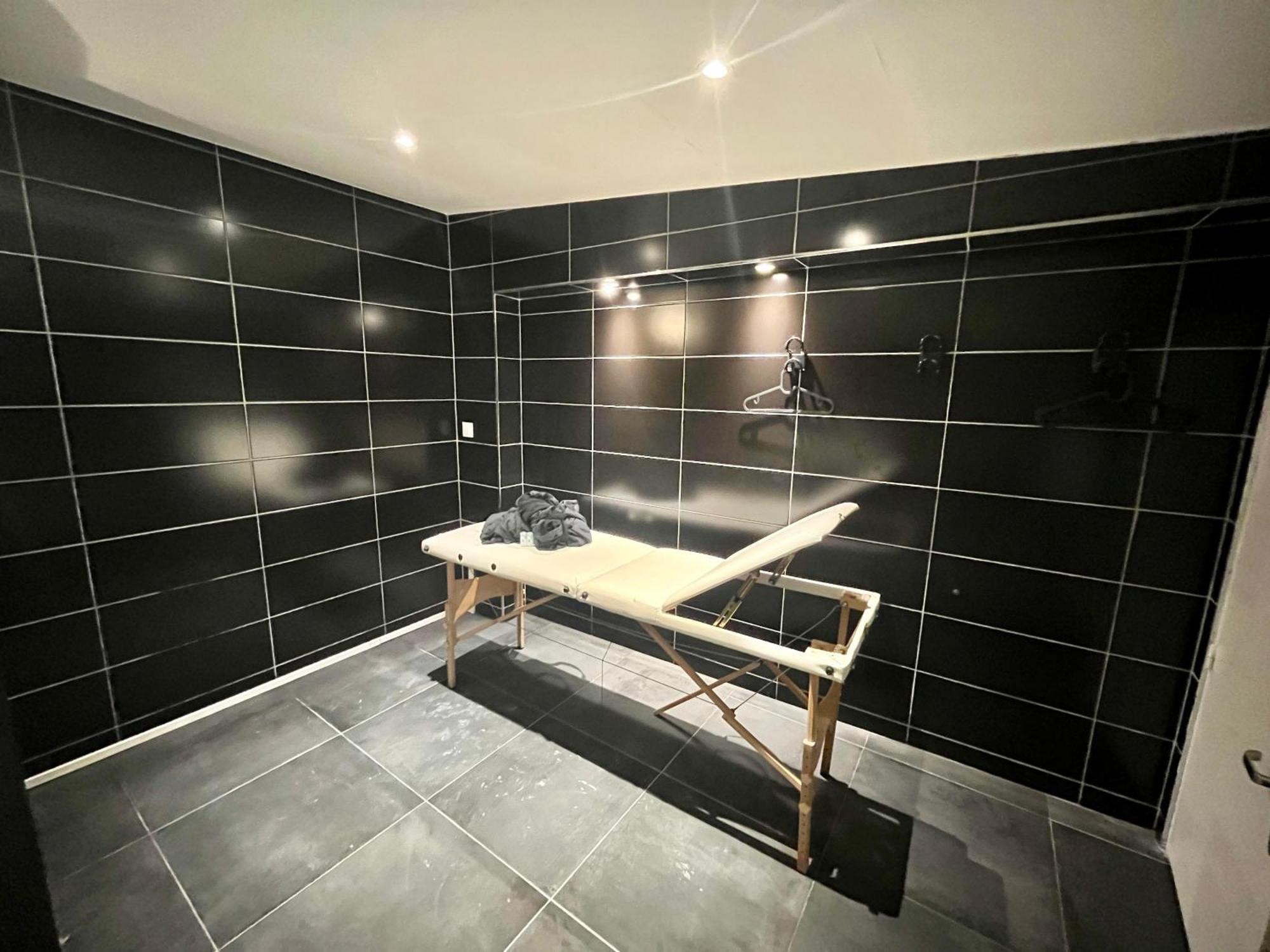 Escapade Romantique - Jacuzzi Et Parking Prive - 002 Apartman Rouen Kültér fotó
